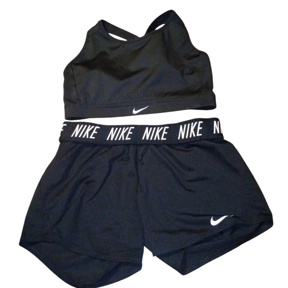Nike Black Women's Sports Bra and Logo Waistband Shorts - Picture 1 of 1